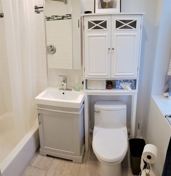 Bathroom - 1451 Park Rd NW