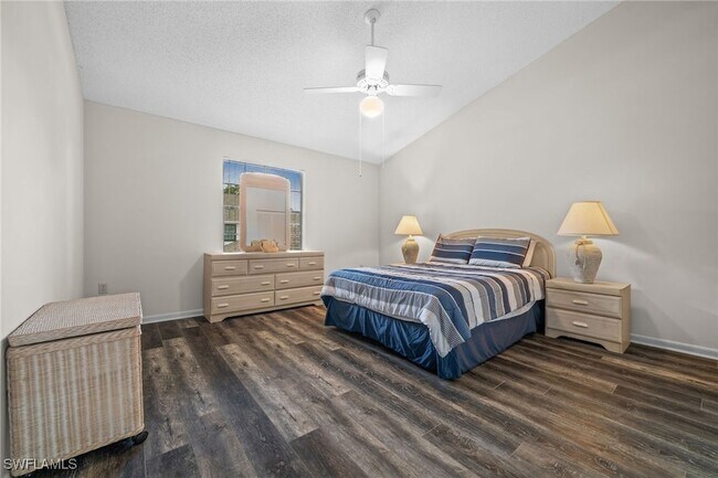 Building Photo - 833 Meadowland Dr