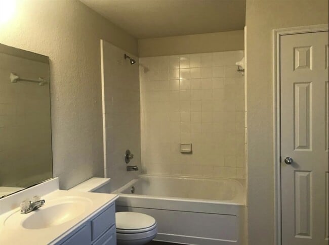 Building Photo - 15522 Miller House Ln