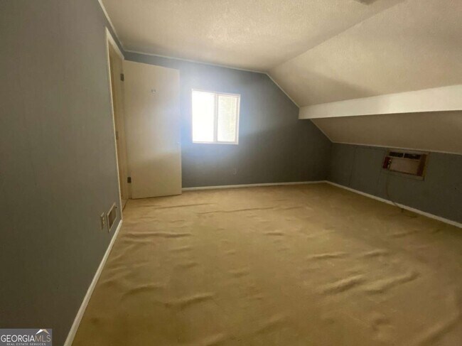 Building Photo - 522 Capri Dr