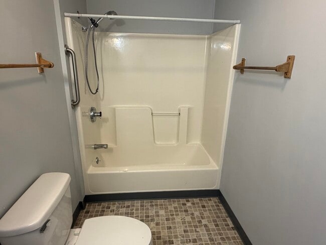 Building Photo - 1002-2 Glendale-