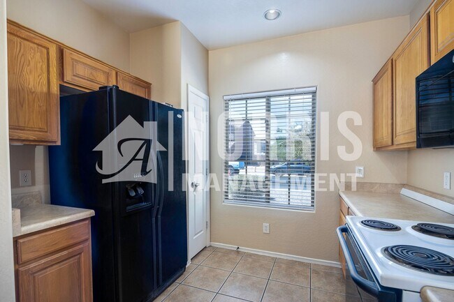 Building Photo - Great Home, Location and Move-In Ready!
