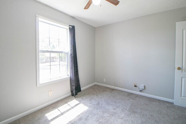 Building Photo - 1325 Meredith Way