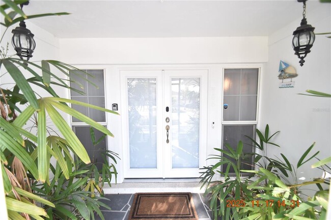 Building Photo - 705 Spanish Main Dr