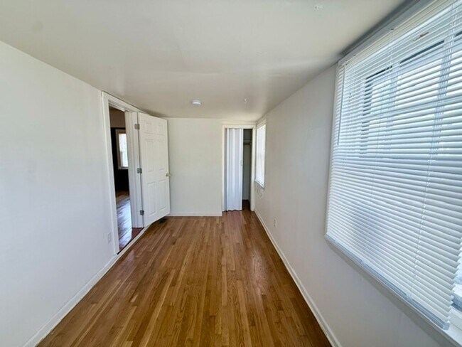 Building Photo - 4 Bedroom Single Family Home in West Haven