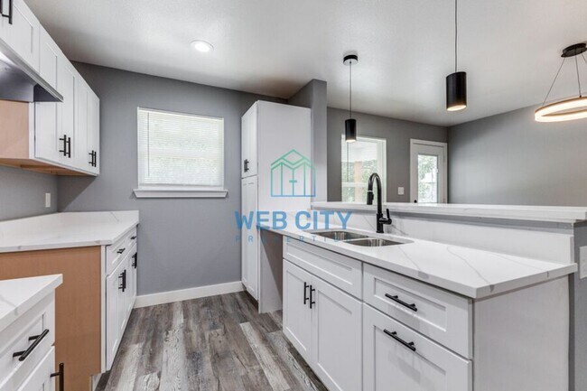 Building Photo - 13329 Lenosa Ln