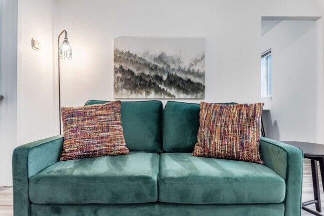 Building Photo - 1816 S G St