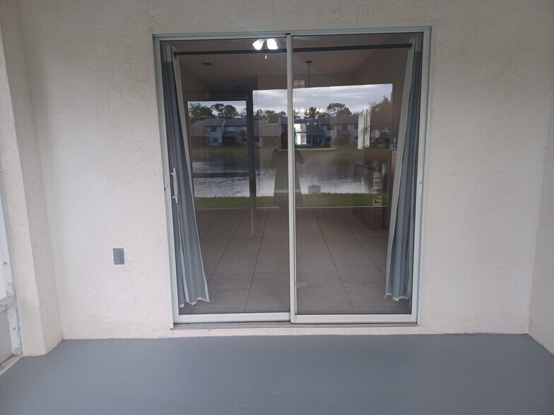 Building Photo - 2250 Candlewood Ln E