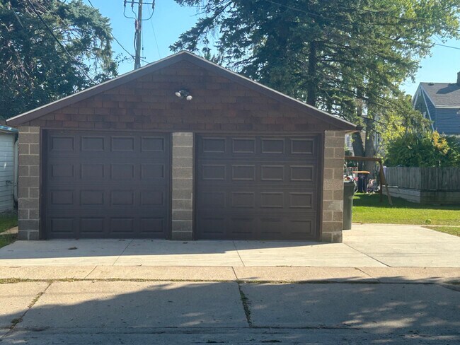 Building Photo - 8225 W Hayes Ave