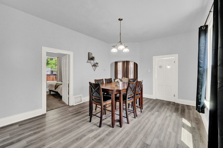 Building Photo - 369 N 300 W