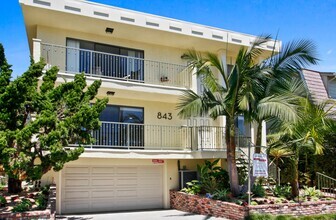 Building Photo - 843 18th St in Santa Monica.  Steps to Mon...