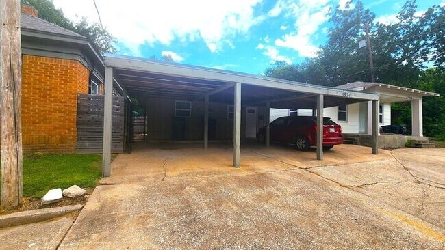 Building Photo - 2 Bed 1 Bath Duplex in the Aurora Addn NW OKC