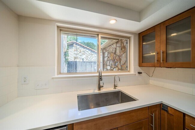 Building Photo - 8402 Alta Mesa