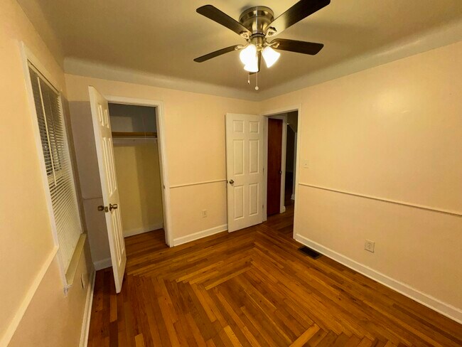 Building Photo - 2363 E Maple Rd