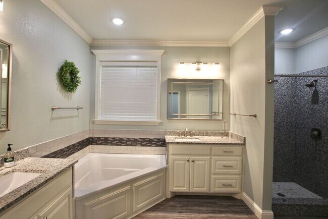 Building Photo - Coming Soon! Stunning 3 Bed 2 Bath Home on...