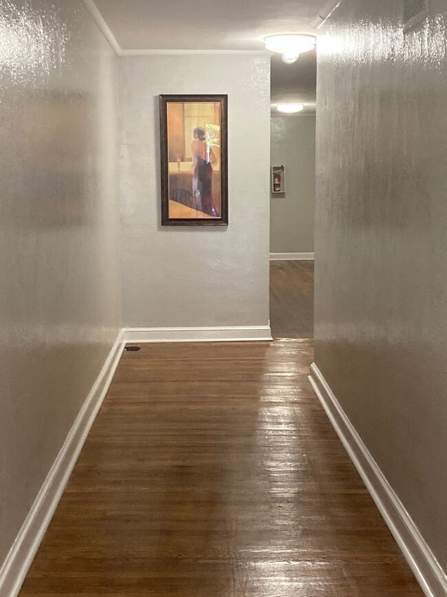 Interior Photo - 1178 MORSE ST NE