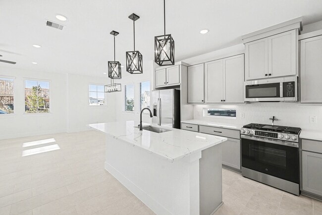 Building Photo - 10846 Day Jassamine Wy