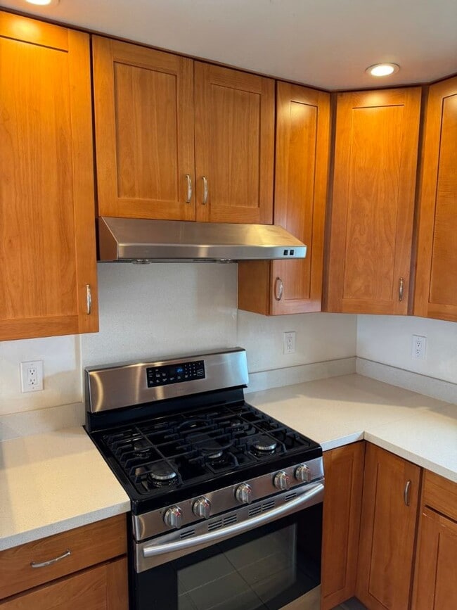 Building Photo - 2bd/1ba Seattle Apartment