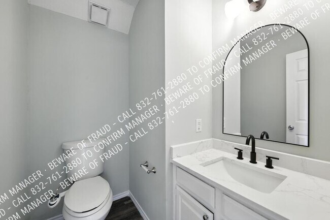Building Photo - 473 Leisure Ln