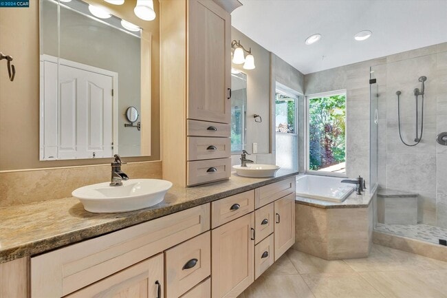 Building Photo - Updated Mediterranean-style home in Renais...