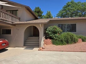 Building Photo - 330 Fairway Oaks Dr