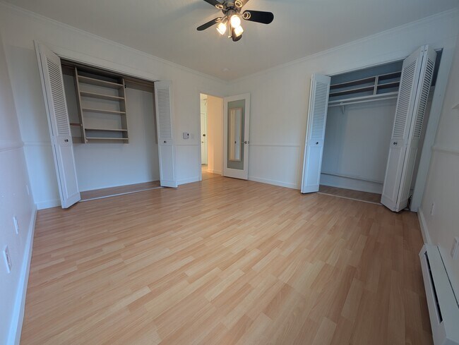 Building Photo - 2550 Thorndyke Ave W