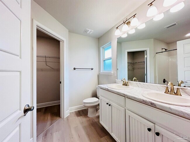 Building Photo - 1715 Leigh Lp
