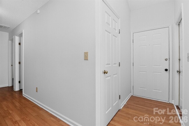 Building Photo - 3411 Pondridge Ct