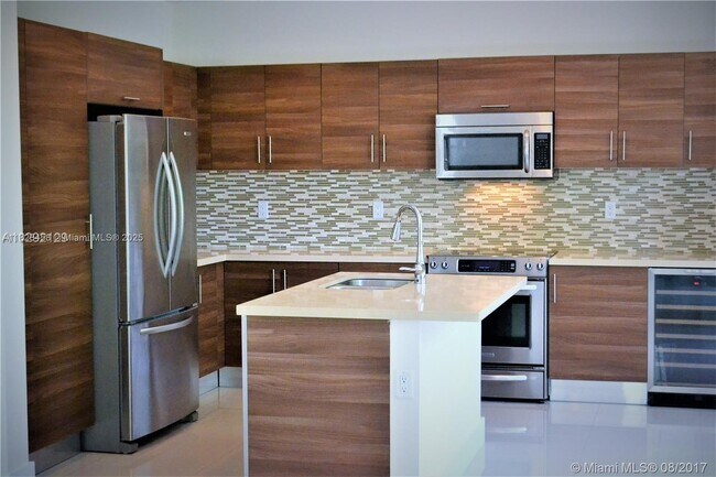 Building Photo - 6930 NW 106th Ave