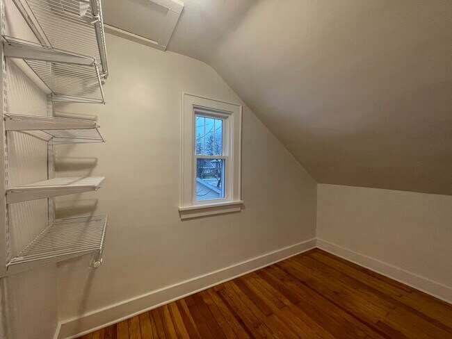 Building Photo - Three Bedroom Home in Kalamazoo