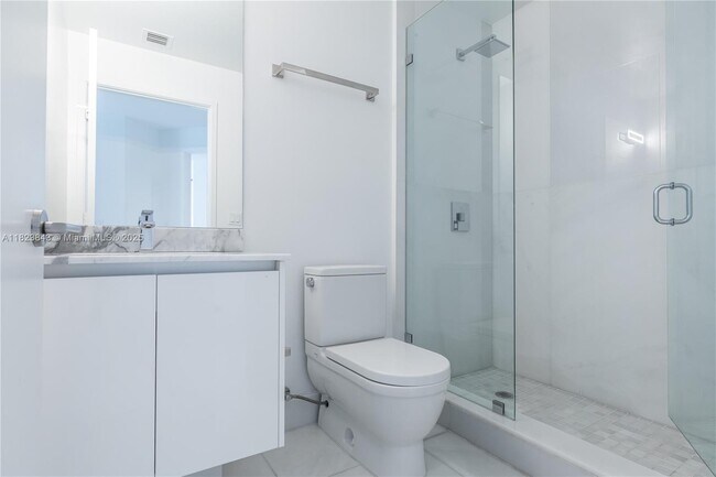 Building Photo - 300 Sunny Isles Blvd