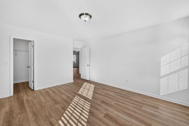 Building Photo - Expansive 4-bedroom, 3.5-bathroom single-family home boasts 3,150 sq. ft.