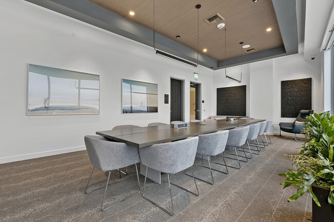 Building Photo - Nexus Condominium - 1 bedroom + den