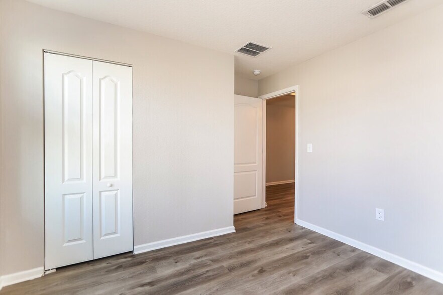 Building Photo - 2303 Pebble Point Dr