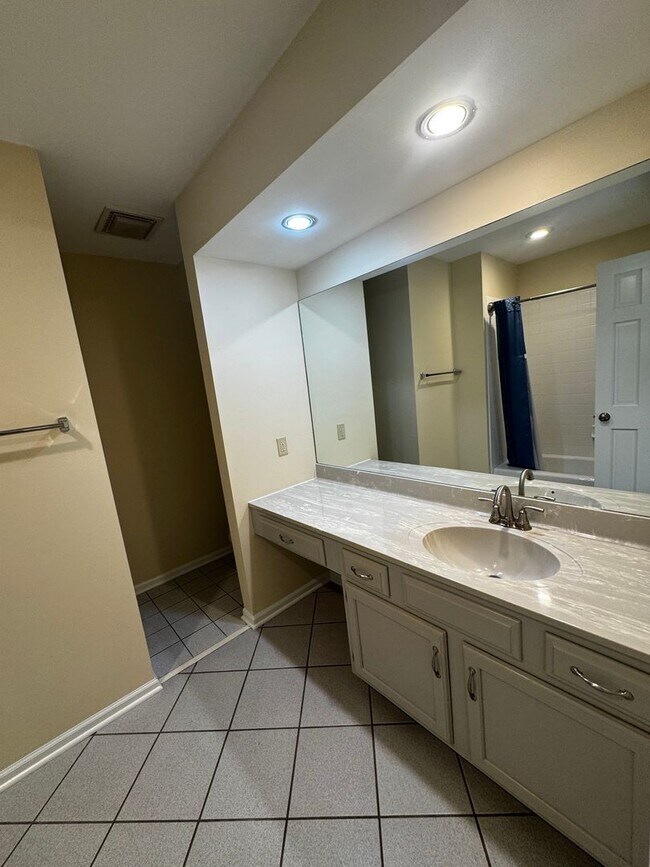 Building Photo - 3 bedroom,3.5bath.