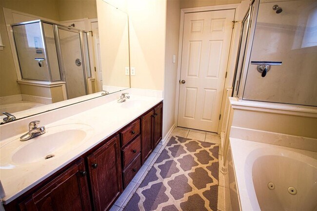 Building Photo - 3BD/2.5BA with Bonus Room in Collierville Farms.  Over 2300 sq ft!.  Pets are welcome!