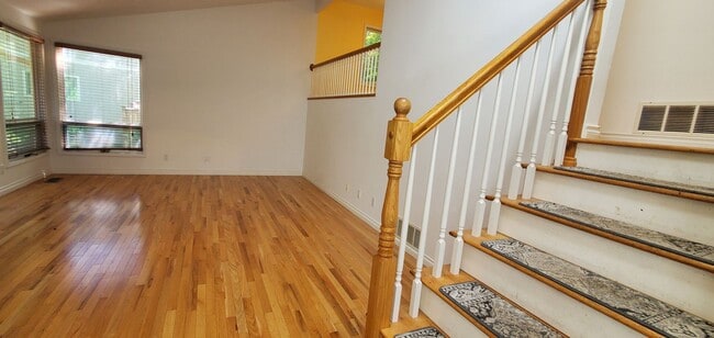 Building Photo - Large Secluded Lot, Kirkland