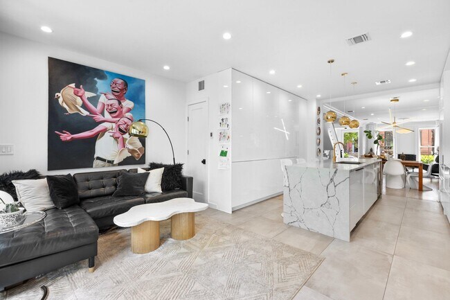 Building Photo - 634 Garden St