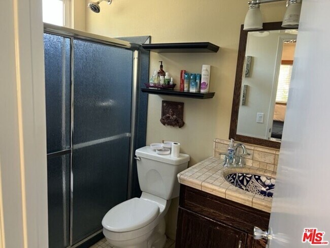 Building Photo - 729 Kenmore Cir