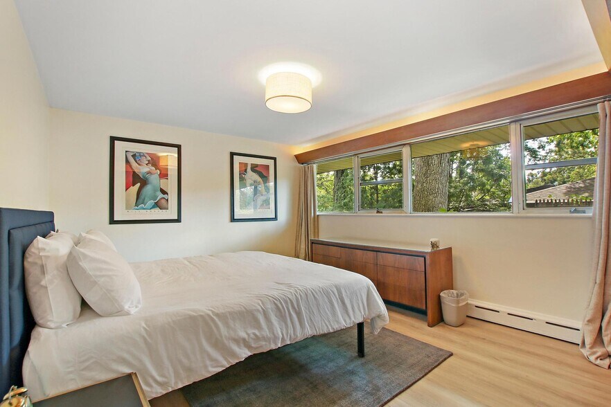 Building Photo - 435 Lynn Terrace