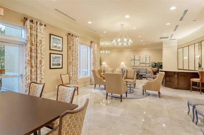 Building Photo - 800 N Tamiami Trl