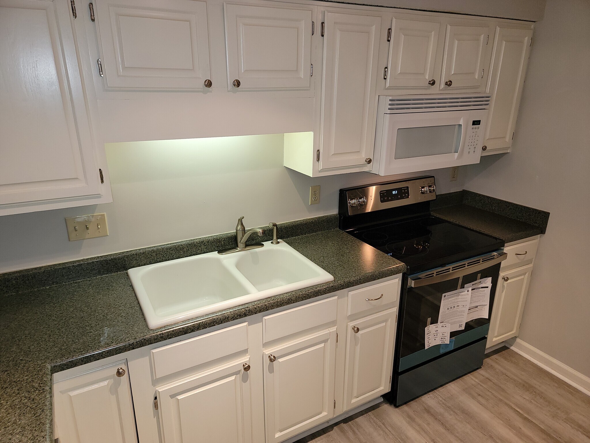 Building Photo - 5009 Sharon Rd