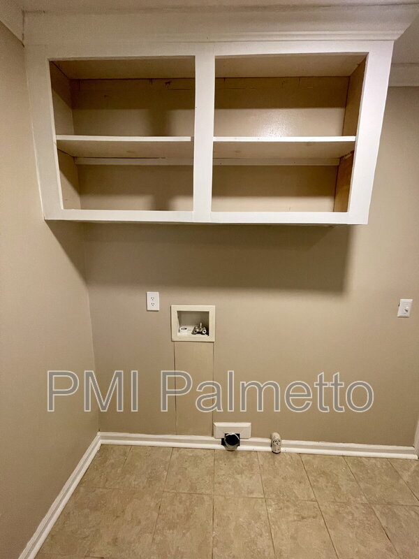 Building Photo - 4704 Palm Tree Ln