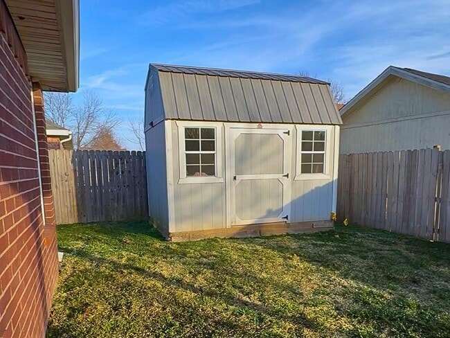 Building Photo - 603 Ane Ave