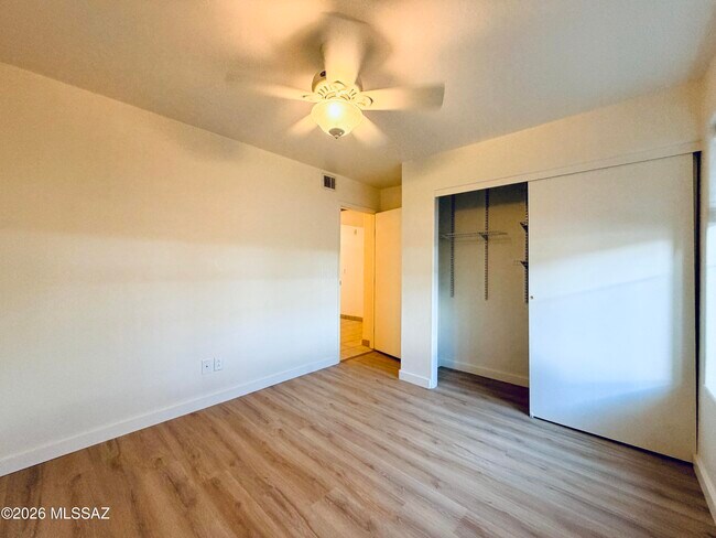 Building Photo - 5675 N Camino Esplendora