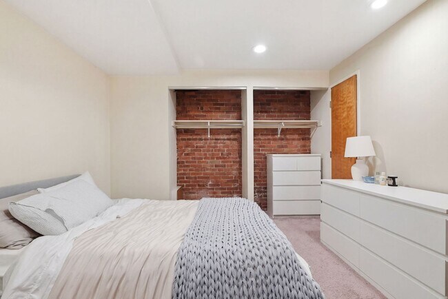 Building Photo - Amazing 2 bed in Fenway.... Close to NEU