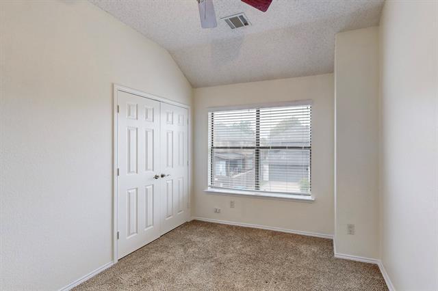 Building Photo - 719 Woodlake Dr