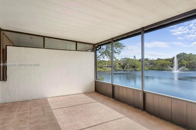 Building Photo - 14293 Kendale Lakes Cir