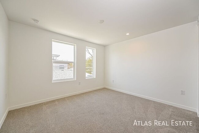 Building Photo - 2640 S Delaware-2