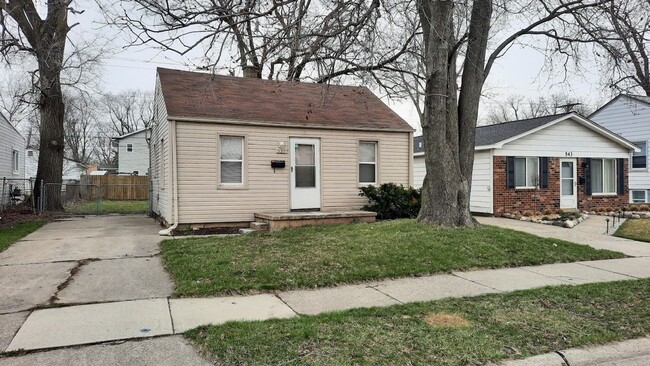 Primary Photo - CUTE 2 BEDROOM FOR LEASE IN MADISON HEIGHTS